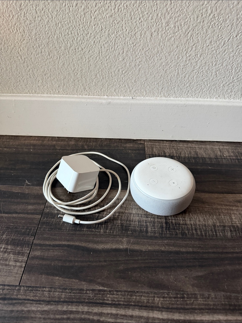 Amazon White Echo Dot Portable Smart Speaker with Charger